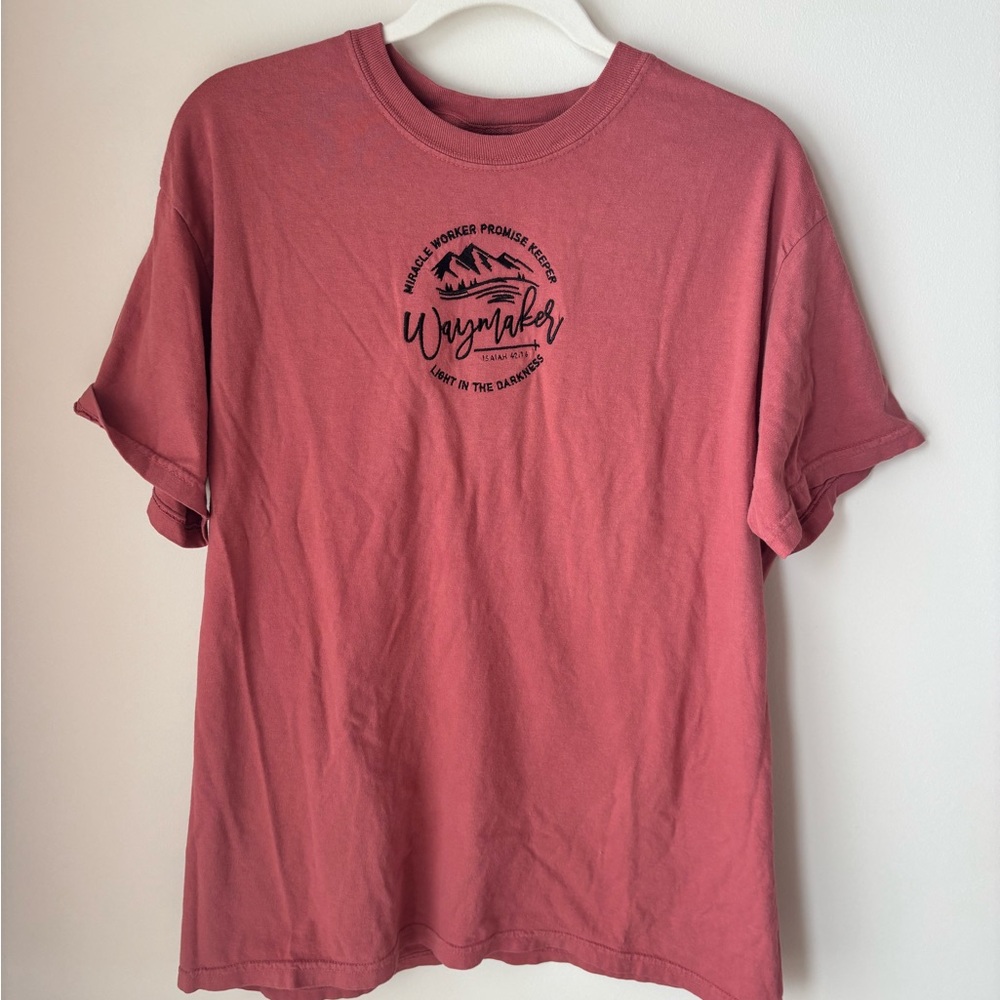 Comfort Colors. Waymaker Graphic T-Shirt in Pink unisex.